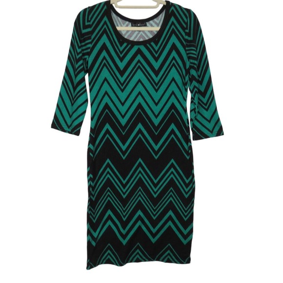 Derek Heart Dresses & Skirts - Derek Heart Women's Green Black Chevron Lightweight Sweater Bodycon Dress Sz L